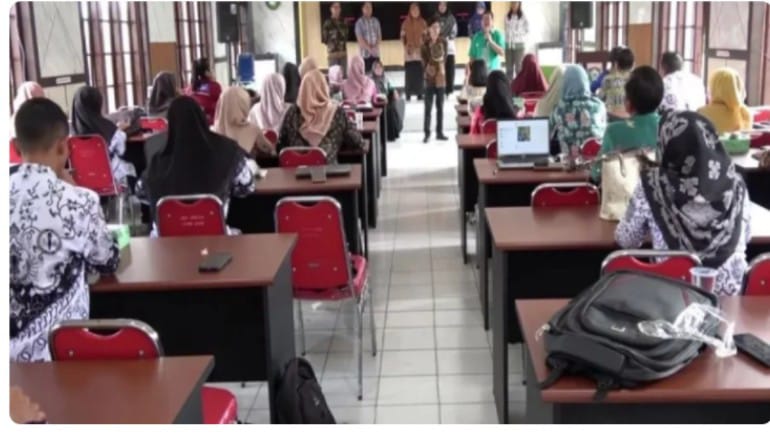 guru di Kotim ikuti Bimtek Inovasi Pembelajaran yang digelar Disdik setempat.(IST)