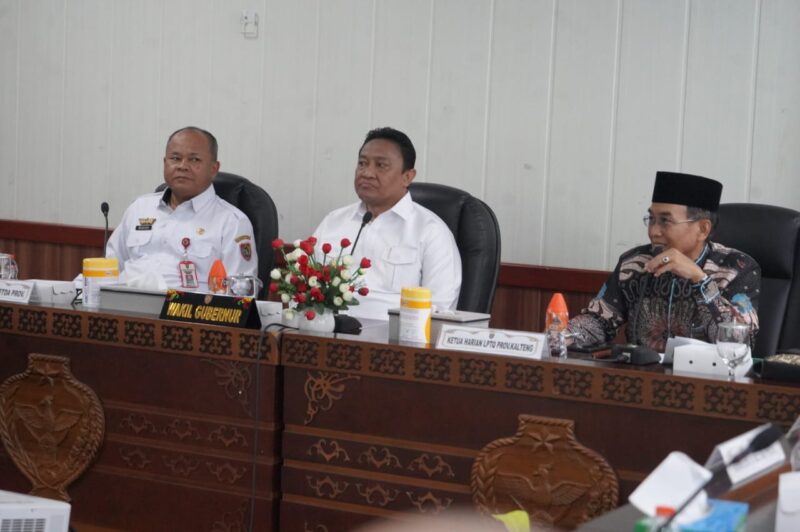 ARAHAN : Wakil Gubernur Kalteng H Edy Pratowo saat menyampaikan arahannya Rapat Cheking Terakhir MTQH XXXII, di Ruang Rapat Bajakah Kantor Gubernur Kalteng. (IST)