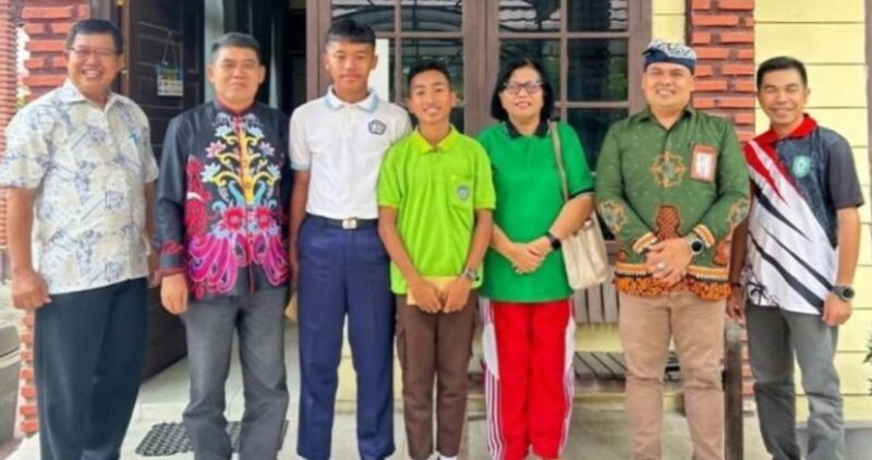 Dua pelajar yang lolos GSI Tingkat Nasional.(IST)
