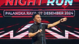ARAHAN : Gubernur Provinsi Kalteng H Sugianto Sabran saat menyapaikan arahan saat menghadiri Sabrun Night Run 5K, di Bundaran Besar Palangka Raya. (IST)