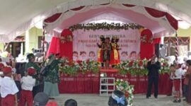 Pertunjukan seni tari dalam kegiatan Gebyar Merdeka Pameran Hasil Karya siswa SDMI se Kecamatan Baamang.(IST)