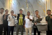 KESIAPAN : Bupati Kabupaten Lamandau Terpilih Rizky Aditya Putra bersama Kuasa Hukumnya, Jeffriko Seran dan timnya menyatakan kesiapannya menghadapi sidang MK, di Kantor Hukum Advokat Jeffriko Seran, Palangka Raya, Rabu (1/1).(IST)