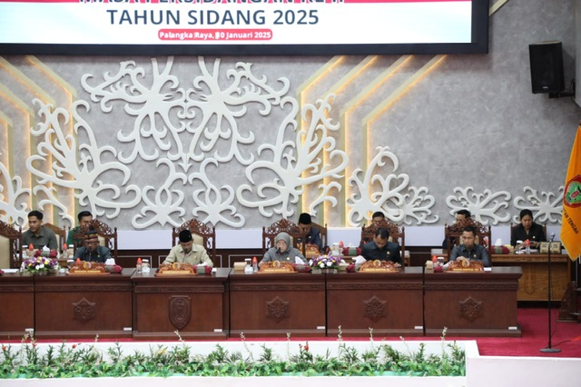 Plt. Sekretaris Daerah Prov. Kalteng H. M. Katma F. Dirun saat menghadiri Rapat Paripurna ke-2 Masa Persidangan II Tahun Sidang 2025 DPRD Prov. Kalteng (IST)