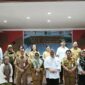 FOTO BERSAMA :  Para peserta konsultasi publik penetapan kawasan taman pesisir Ujung Pandaran dan Tanjung Cemeti Kabupaten Kotim saat foto bersama usai kegiatan, Senin (20/1).(IST)