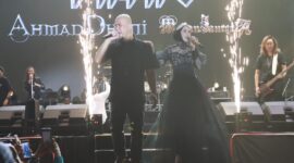 TAMPILAN : Ahmad Dhani dan Mulan Jameela saat tampil untuk menghibur ribuan masyarakat pada malam pergantian tahun yang dipusatkan di Bundaran Besar Palangka Raya, Selasa (31/12).(IST)