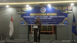 Kepala Bapperida Kalteng selaku Ketua Pembina Kerohanian Kristen Leonard S. Ampung.(IST)