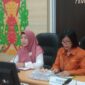 Asisten Ekbang Sri Widanarni bersama kepala BPS Kalimantan Tengah.(IST)