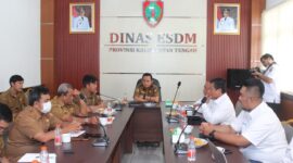 TERIMA KUNJUNGAN : Kepala Dinas ESDM Provinsi Kalteng Vent Christway saat menerima kunjungan dari PT.PLN Persero, Selasa (7/1).(IST)