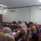 Sahli Ekkeubang Yuas Elko saat menyimak rakor inflasi di Ruang Rapat Bajakah.(IST)
