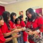 KUNJUNGAN : Plh.Kepala Dislutkan Provinsi Kalteng Nita Fera saat melakukan Kunjungan Kasih Natal ke Panti Asuhan Roti Hidup yang berada di Jalan Banteng XIX Palangka Raya, Kamis (2/1).(IST)