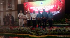 Plh. Asisten Pemkesra Maskur bersama Ketua BPD PHRI Pusat, Sekjen BPD PHRI Pusat, dan Jajaran BPD PHRI Kalimantan Tengah.(IST)