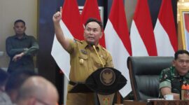ARAHAN : Gubernur Provinsi Kalteng H Sugianto Sabran saat menyampaikan arahannya saat rapat koordinasi Persiapan Cetak Sawah dan Swasembada Jagung Tahun 2025 di Provinsi Kalteng, bertempat Aula Jayang Tingang, Kantor Gubernur, Selasa (7/1).(IST)