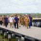 Gubernur Kalteng beserta jajaran dalam peninjauan progres bangunan Lewu Sabaru.(IST)
