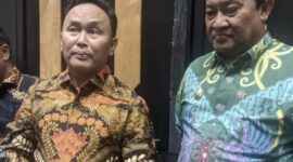 DIWAWANCARAI: Gubernur Kalteng H. Sugianto Sabran didampingi Wakil Gubernur Edy Pratowo saat diwawancarai awak media usai Rapat Koordinasi di Aula Jayang Tingang, Kantor Gubernur Kalteng, Kamis (30/1).(IST)