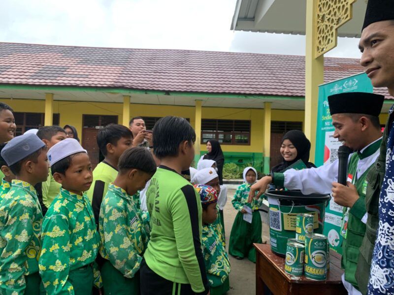 Kegiatan Kirab Koin NU, yang digelar LazisNU PCNU Kotim, perkenalkan sedekah kepada pelajar (IST)