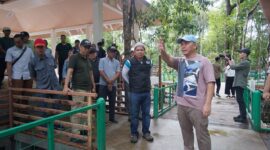 MEMINJAU : Gubernur Provinsi Kalteng H Sugianto Sabran beserta jajarannya saat meninjau ekowisata Nyaru Menteng Palangka Raya, Sabtu (4/1).(IST)