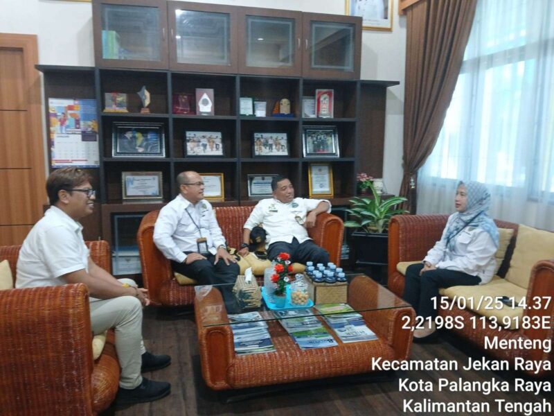 Kepala Dinas TPHP Kalteng Sunarti bersama Balai Veteriner Banjarbaru.(IST)