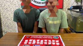 Pelaku tersangka berinisial SR kiri(20) dan ZA (39) kanan.(IST)