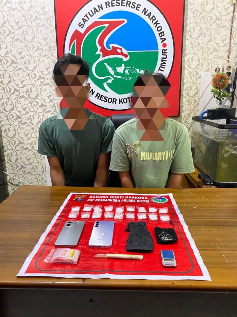 Pelaku tersangka berinisial SR kiri(20) dan ZA (39) kanan.(IST)