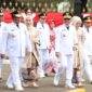 PELANTIKAN : Gubernur Provinsi Kalteng Agustiar Sabran beserta istri dan Wakil Gubernur Kalteng Edy Pratowo beserta istri usai pelantikan di Halaman Tengah Istana Merdeka Jakarta, Kamis (20/2).(IST)