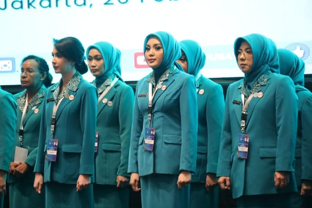 DILANTIK : Ketua TP-PKK/ TP Posyandu Provinsi Kalteng Aisyah Thisia Agustiar Sabran bersama Ketua TP-PKK/ TP Posyandu se-Indonesia dilantik secara resmi oleh Ketua Umum TP PKK dan Pembina Posyandu Tri Suswati Tito Karnavian, Rabu (19/2).(IST)