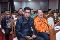 HADIRI : Kepala DLH Provinsin Kalteng, Joni Harta saat menghadiri rapat paripurna ke-3 Masa Persidangan II Tahun Sidang 2025 yang digelar Ruang Rapat Paripurna DPRD Kalteng, Sabtu malam (8/2).(IST)