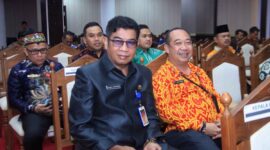 HADIRI : Kepala DLH Provinsin Kalteng, Joni Harta saat menghadiri rapat paripurna ke-3 Masa Persidangan II Tahun Sidang 2025 yang digelar Ruang Rapat Paripurna DPRD Kalteng, Sabtu malam (8/2).(IST)