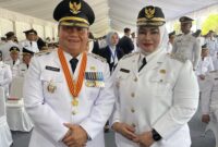 PELANTIKAN : Bupati dan Wakil Bupati Kabupaten Kotim H.Halikinnor - Irawati usai mengikuti pelantikan di halaman tengah Istana Kepresidenan Jakarta, Kamis (20/2).(IST)
