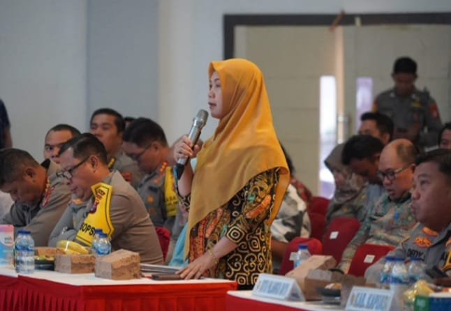 SAMBUTAN : Asisten Perekonomian dan Pembangunan Sri Widanarni menghadiri rapat tindak lanjut Teknis Swasembada Jagung Provinsi Kalimantan Tengah (Kalteng) di Tahun 2025 di Graha Bhayangkara Polda Kalteng, Kamis, (30/1).(IST)