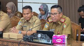 HADIRI: Kepala Bapperida Provinsi Kalteng Leonard S. Ampung, RDP bersama Komisi IV DPRD Provinsi Kalteng dilaksanakan di Ruang Rapat DPRD Provinsi Kalteng, Selasa (4/2).(IST)