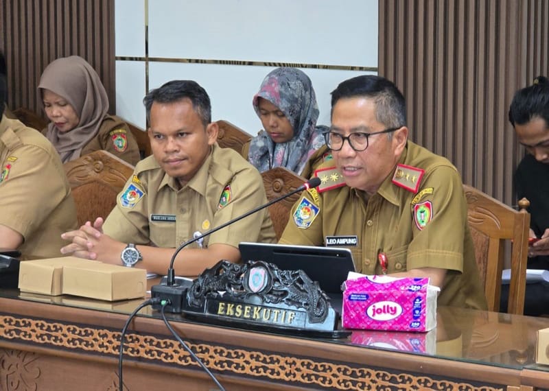 HADIRI: Kepala Bapperida Provinsi Kalteng Leonard S. Ampung, RDP bersama Komisi IV DPRD Provinsi Kalteng dilaksanakan di Ruang Rapat DPRD Provinsi Kalteng, Selasa (4/2).(IST)