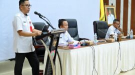 SAMBUTAN : Kepala Bapperida Provinsi Kalteng Leonard S.Ampung saat menyampaikan sambutannya pada Rapat Penjelasan Terkait Penginputan Usulan Aplikasi E-Rakortek yang digelar di Aula Serbaguna Bapperida Provinsi Kalteng, Rabu (12/2).(IST)