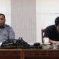 RAPAT: Ketua Komisi IV DPRD Provinsi Kalteng Lohing Simon saat memimpin rapat dengan pendapatan dengan sejumlah OPD, Selasa (4/2).(IST)