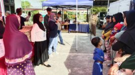 PANGAN MURAH : Susanan Gerakan Pangan Murah yang digelar di halaman kantor Dinas Ketahanan Pangan Provinsi Kalteng. Jl. Willem AS No. 09 Palangka Raya, Rabu (5/2).(IST)