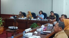 PERIZINAN - Asisten Perekonomian dan Pembangunan Setda Kalteng Sri Widanarni saat menghadiri penandatanganan nota kesepahaman penyelenggaraan perizinan di daerah secara virtual dari Ruang Rapat Bajakah, Lt II Kantor Gubernur Kalteng belum lama ini.(IST)