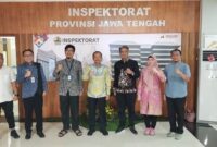 KAJI BANDING : Inspektur Daerah Provinsi Kalteng Saring dan Sekretaris Inspektorat Provinsi Jateng Zainul Ulum saat foto bersama usai malakukan konsultasi dan kaji banding dengan Inspektorat Daerah Provinsi Jateng, Jumat (13/2).(IST)