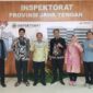 KAJI BANDING : Inspektur Daerah Provinsi Kalteng Saring dan Sekretaris Inspektorat Provinsi Jateng Zainul Ulum saat foto bersama usai malakukan konsultasi dan kaji banding dengan Inspektorat Daerah Provinsi Jateng, Jumat (13/2).(IST)