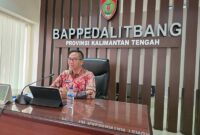 SAMBUTAN : Kepala Bapperida Provinsi Kalteng Leonard S.Ampung saat menyampaikan sambutan secara online pada rapat koordinasi pada Jumat (31/1).(IST)