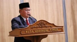SAMBUTAN: Bupati Kotim Halikinnor saat memberikan sambutan dalam rapat paripurna DPRD Kotim, Senin (10/2).(IST)