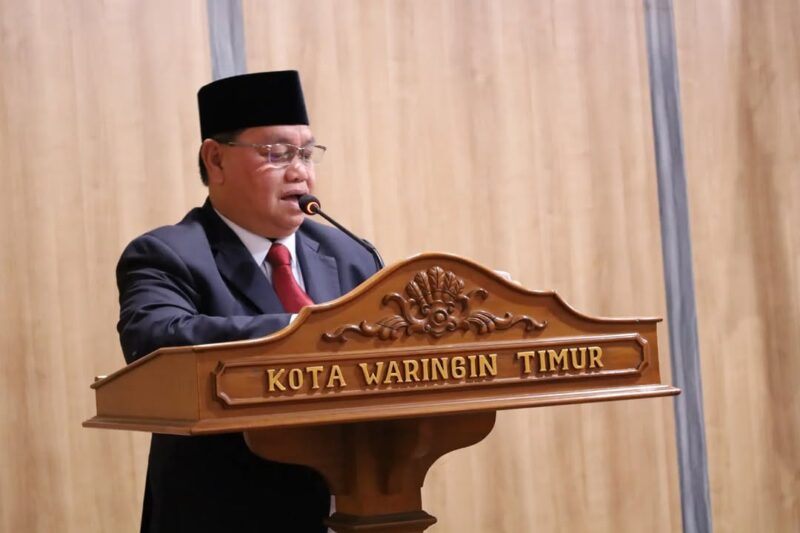 SAMBUTAN: Bupati Kotim Halikinnor saat memberikan sambutan dalam rapat paripurna DPRD Kotim, Senin (10/2).(IST)