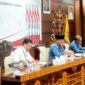 Staf Ahli Ekkeubang Yuas Elko bersama kepala BKAD Kalteng Syahfiri, Perwakilan BPK RI Kalimantan Tengah Subhan.(IST)