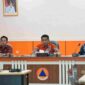 PIMPIN : Kalaksa BPBD Provinsi Kalteng Ahmad Toyib saat memimpin rapat Pembahasan Rancangan Pergub tentang Pedoman Pembentukan dan Pembinaan Masyarakat Peduli Api yang dilaksanakan di Aula BPBD Provinsi Kalteng, Kamis (13/2).(IST)