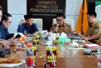 RAPAT: Suasana rapat bersama antara Bappenda dengan Komisi I DPRD Provinsi Kalteng di Ruang OPAD Bapenda Provinsi Kalteng, Senin (3/2).(IST)
