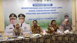 MEMBUKA : Sekretaris DLH Provinsi Kalteng Noor Halim saat membuka Bimtek Penyelenggaraan Inventarisasi GRK dan Pengisian Data Aktivitas pada Aplikasi SIGN-SMART Tahun 2025. yang digelar di salah satu Hotel, di Kabupaten Kapuas, pada Selasa (25/2).(IST)