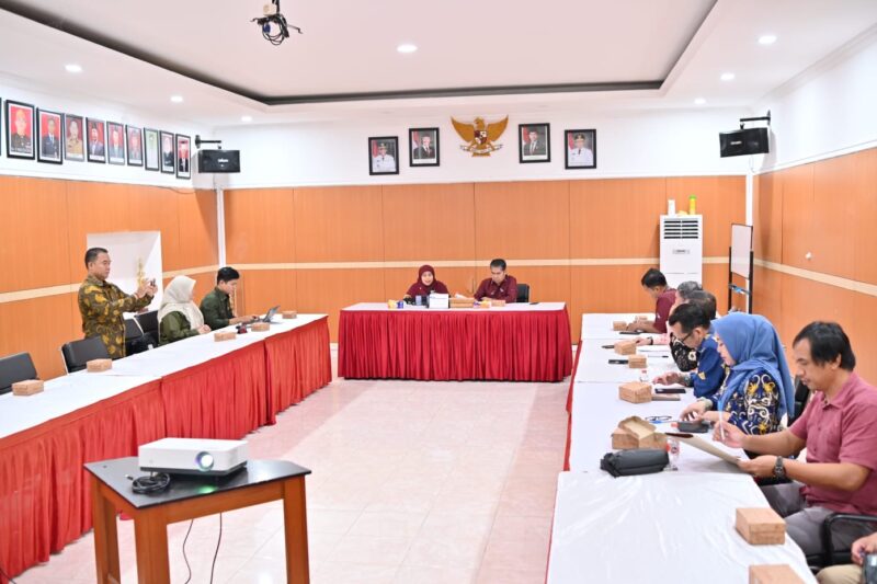 TERIMA : Dinas Pendidikan Provinsi Kalteng saat menerima kunjungan dari Pusat Analisis Keparlemenan Badan Keahlian DPR RI, Kamis (20/2).(IST)