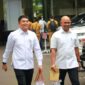 BERJALAN : Pasangan Bupati dan Wakil Bupati terpilih Kabupaten Tanah Bumbu Provinsi Kalsel Andi Rudi Latif dan Bahsanuddin (ARB) usai menjalani pemeriksaan Kesehatan di Kementerian Dalam Negeri (Kemendagri), Senin (17/2) kemarin.(IST)