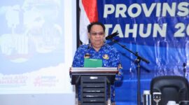 SAMBUTAN : Sekretaris DLH Provinsi Kalteng Noor Halim saat menyampaikan sambutan pada pelatihan mengenai Sistem Amdalnet yang di gelar di salah satu Hotel ternama di Palangka Raya, Senin (17/2).(IST)