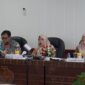 PIMPIN : Asisten Ekbang Sri Widanarni saat memimpin rapat persiapan pelaksanaan National Halal Fair 2025 Serentak di Indonesia. Di Aula Bajakah pada Selasa, (11/2).(IST)
