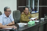 RAPAT : Sekretaris DLH Provinsi Kalteng Noor Halim, saat membuka rapat di Aula DLH Kalteng, Jalan Williem AS, Palangka Raya, Selasa (4/2).(IST)