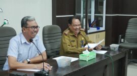 RAPAT : Sekretaris DLH Provinsi Kalteng Noor Halim, saat membuka rapat di Aula DLH Kalteng, Jalan Williem AS, Palangka Raya, Selasa (4/2).(IST)